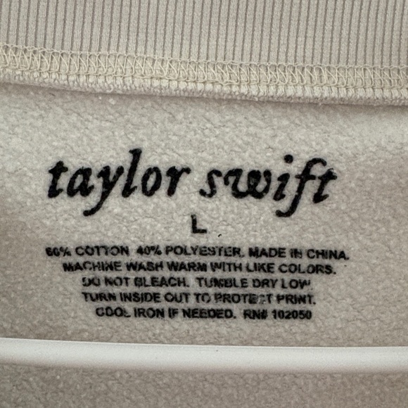 Taylor Swift Cowboy Like Me Top - Picture 5 of 9